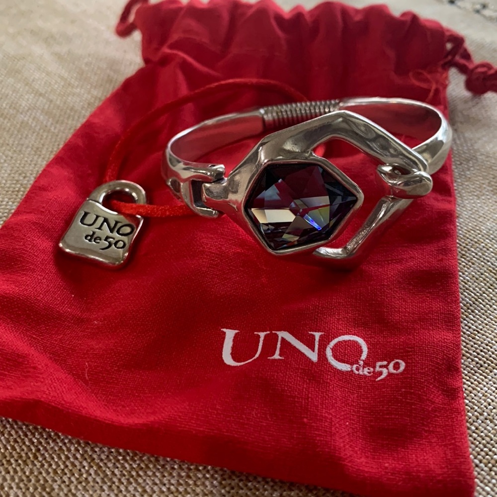 Uno de 50 Blue stone bangle